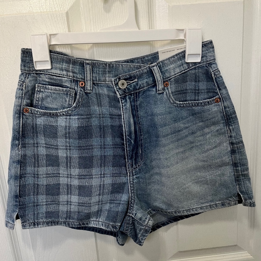 American Eagle Denim Mom Shorts Size 2 - NWT